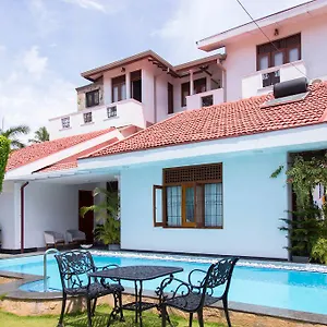 2* Couette-café Suriya Arana
